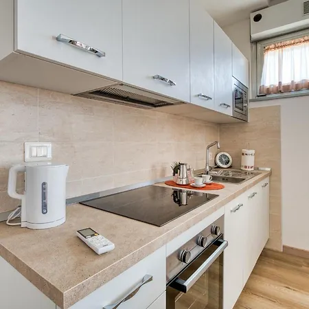 Guesthost - Carpine - Cozy Flat In 马焦内