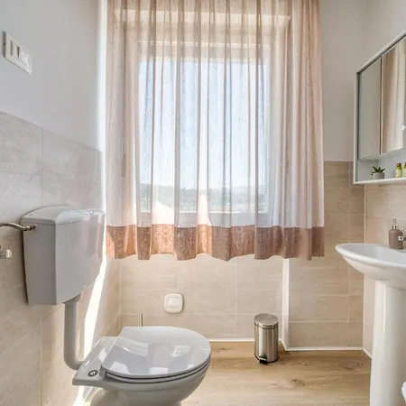 公寓 Guesthost - Carpine - Cozy Flat In *