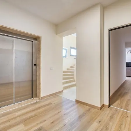 公寓 Guesthost - Carpine - Cozy Flat In *